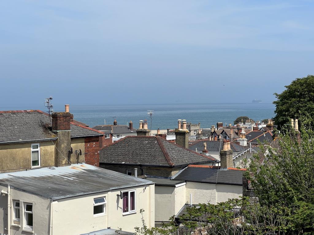 Lot: 102 - FOUR-BEDROOM TOWN CENTRE HOUSE FOR IMPROVEMENT - View of the Eastern End of The Solent from the Top Floor